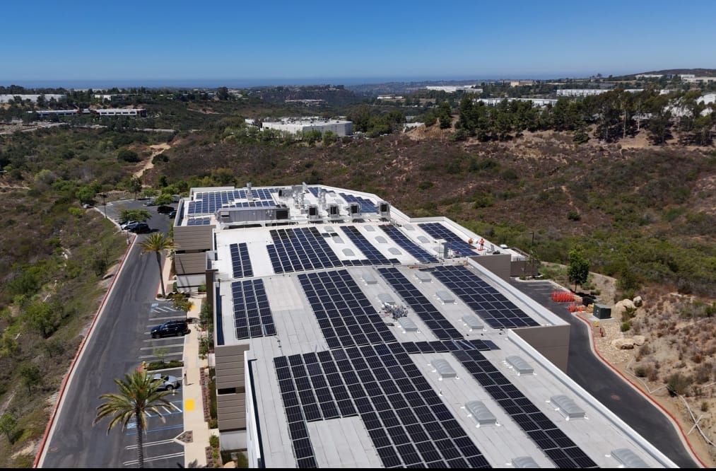 Large flat-roof solar installation suitable for manufacturing or warehouse facilities
